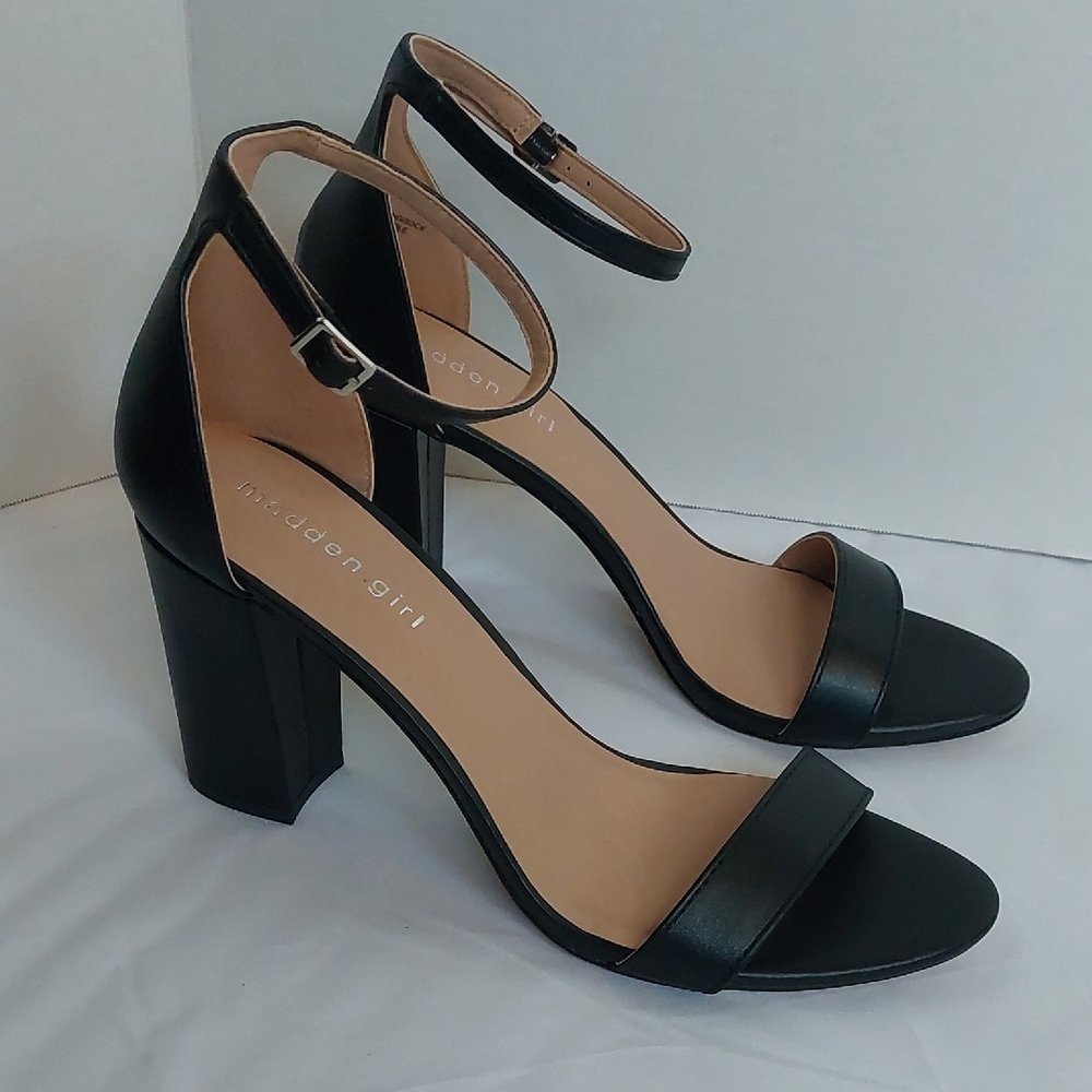 madden girl Women’s Black Ankle-Strap Block Heel Sandals